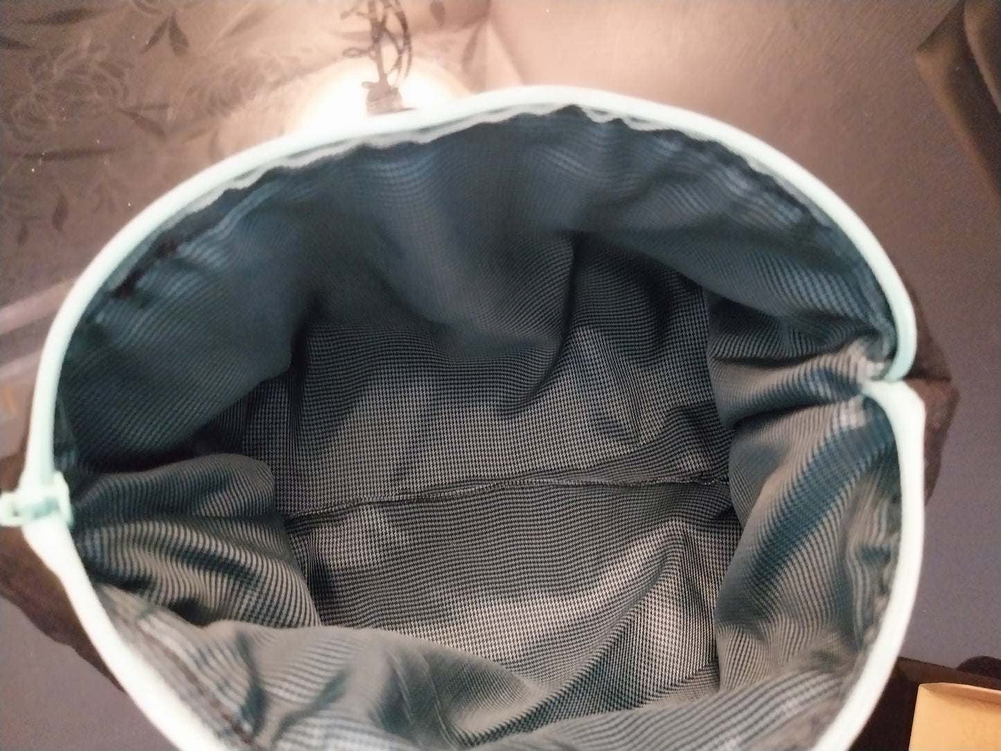 Wash bag - black polka dot