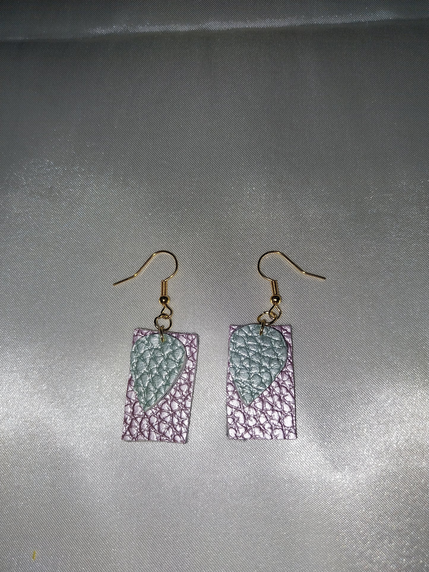 2-coloured faux leather earrings